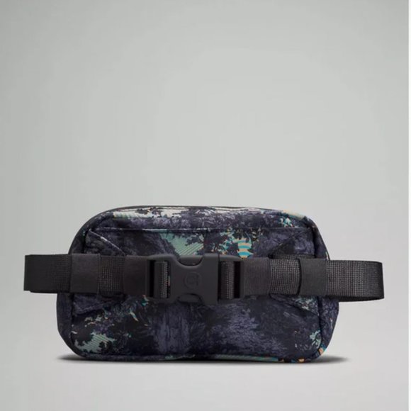 NWT Psychedelic Mini Belt Bag lululemon EBB - Picture 11 of 13